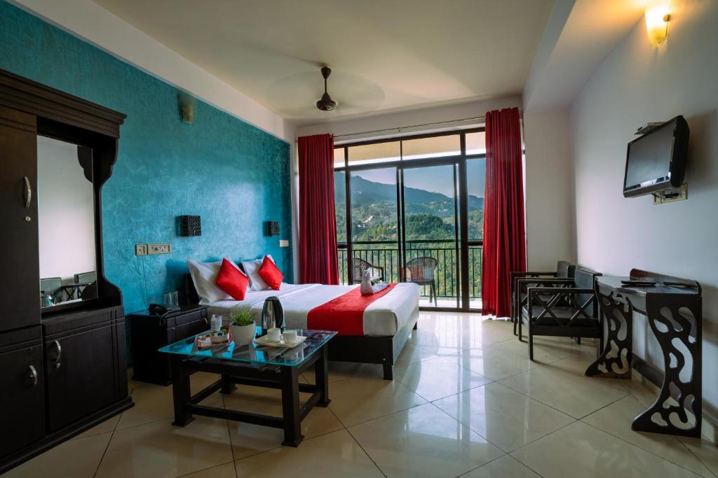 🌿 Munnar Tour Package for Couples | Gift a Romantic Hill Escape