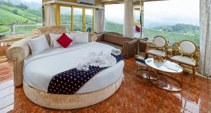 🌿 Munnar Tour Package for Couples | Gift a Romantic Hill Escape